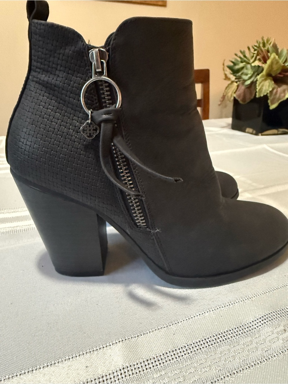 Daisy Fuentes Black Woven Ankle Boots Chunky Block Heel Side Zip Booties